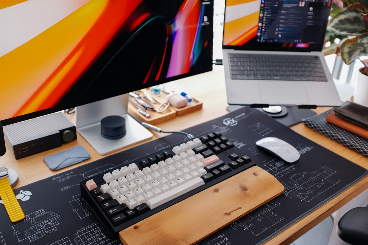 Forja 75, teclado 75% + reposamuñecas